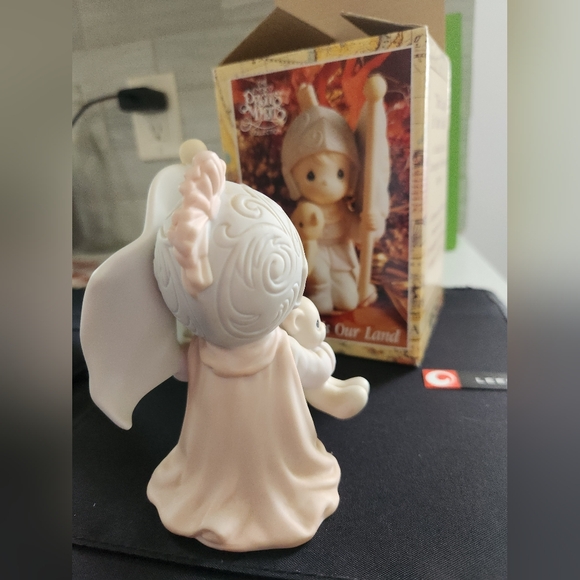 NIB Precious Moments 527777 This Land Is Our Land, Knight Figurine - Picture 3 of 6